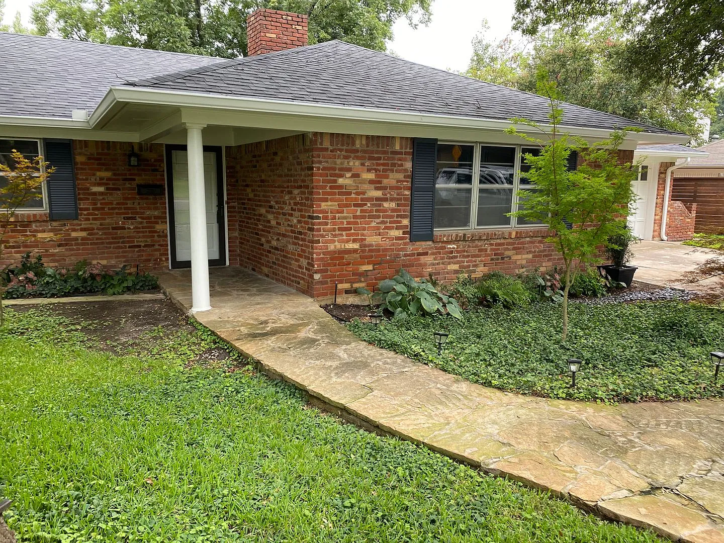 Adorable 3 Bedroom with recent updates you will love! — Photo 3