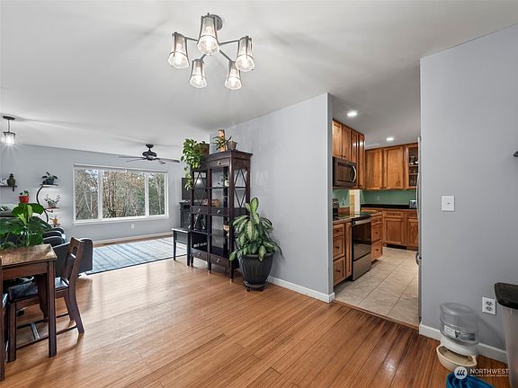 4th image of 281 E Shorecrest Drive