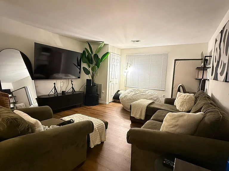 2050 N Calvert St #209 — Photo 2