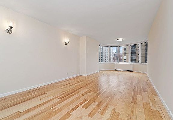 4th image of 330 E 38th St APT 28G