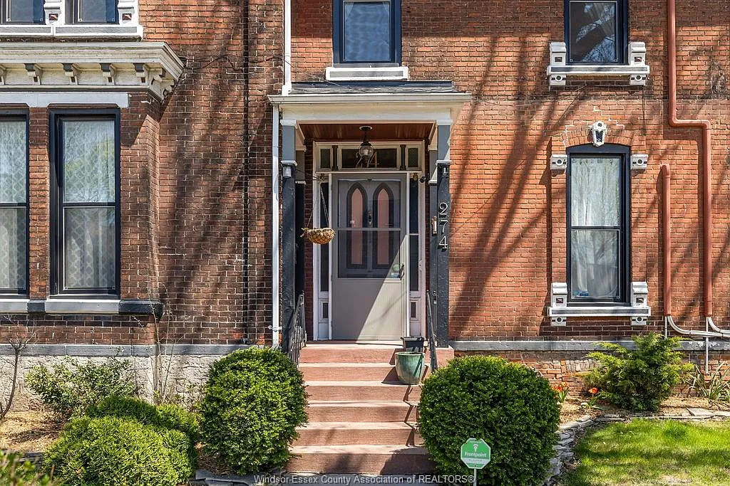 7 bed, 2.5 bath, 3296 sqft, $3,000 — Photo 4