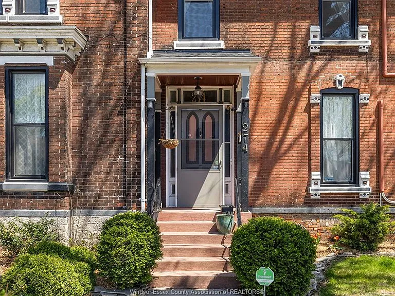 274 Crawford Ave — Photo 4