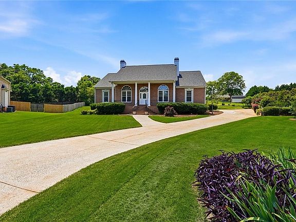 3rd image of 2860 Chardonnay Ln
