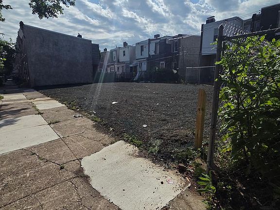 5th image of 1944 W Bristol St