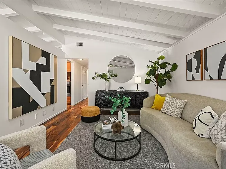 1229 Manzano Way — Photo 3