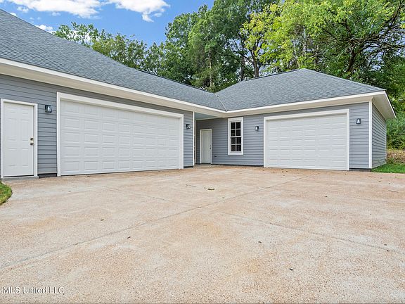3rd image of 2133 Timber Ln