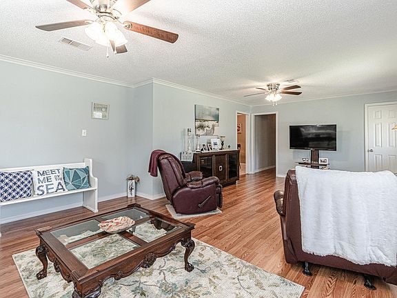 3rd image of 213 Greenwood Ave