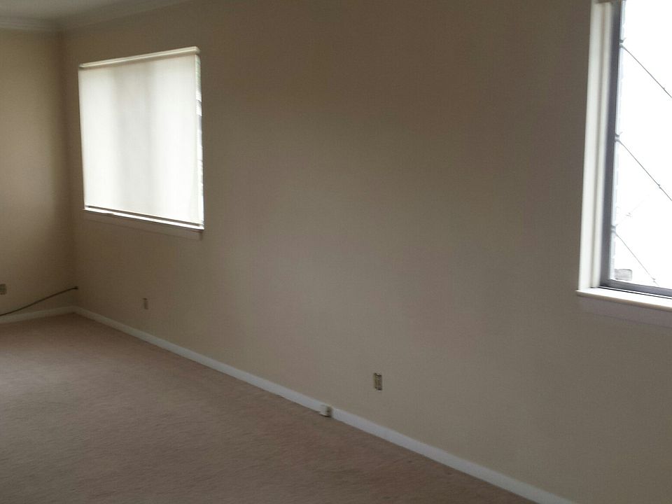 1st image of 318 E Woodlawn Pl