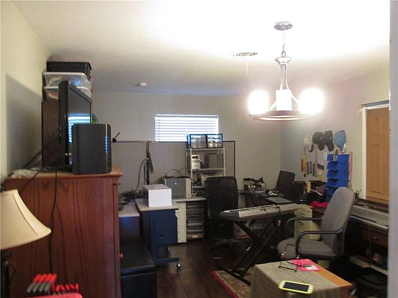 4th image of 1118 Vicksburg Dr