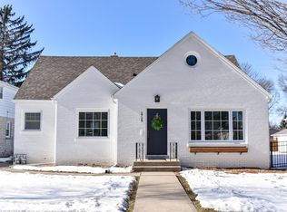 2729 N 90th St, Wauwatosa, WI 53222