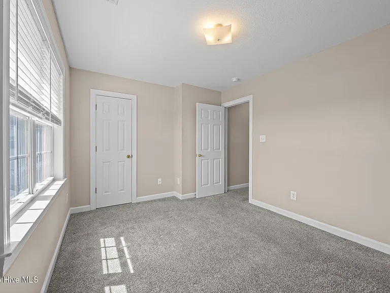 911 Springwood Dr — Photo 14