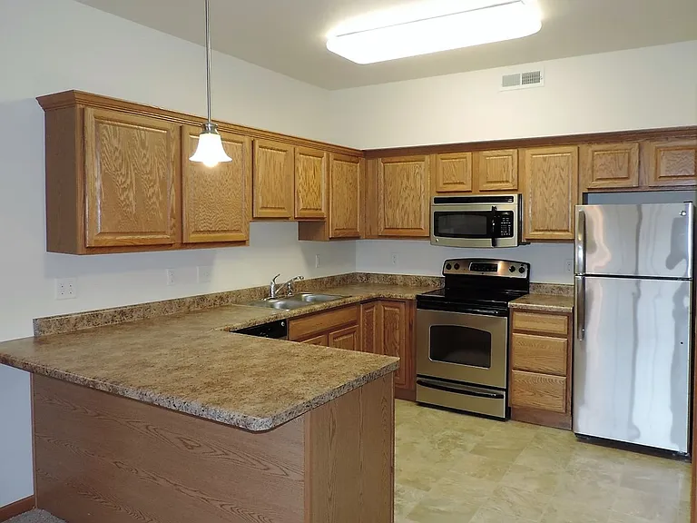 545 Pond View Drive — Photo 6