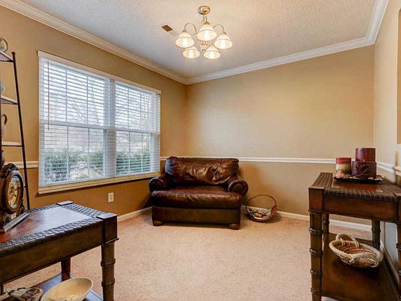 3rd image of 423 Dairy Ln