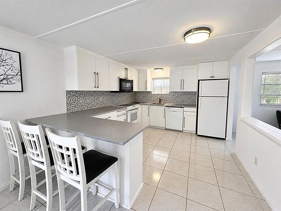 3rd image of 6931 POMPEII ROAD