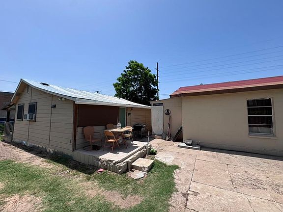 5th image of 2804 Main Ave