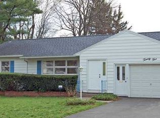 25 Fairmeadow Dr, Rochester, NY 14618