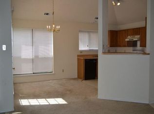 210 Blueleaf Dr, Arlington, TX 76018