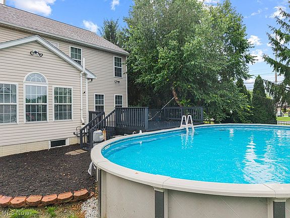 4th image of 756 Sparrow Way