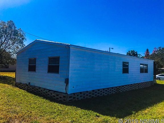 3rd image of 1813 Woodcrest Dr