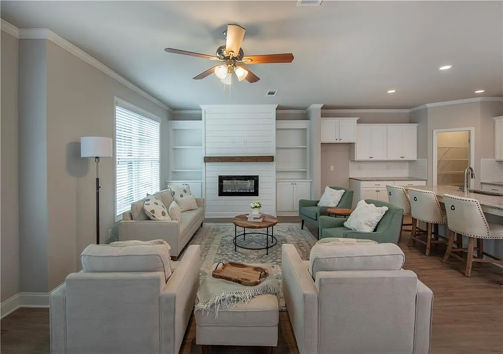3 bed, 2.5 bath, 2100 sqft, $2,100 — Photo 4