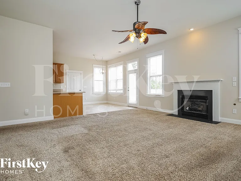 228 Silverwood Ln — Photo 4