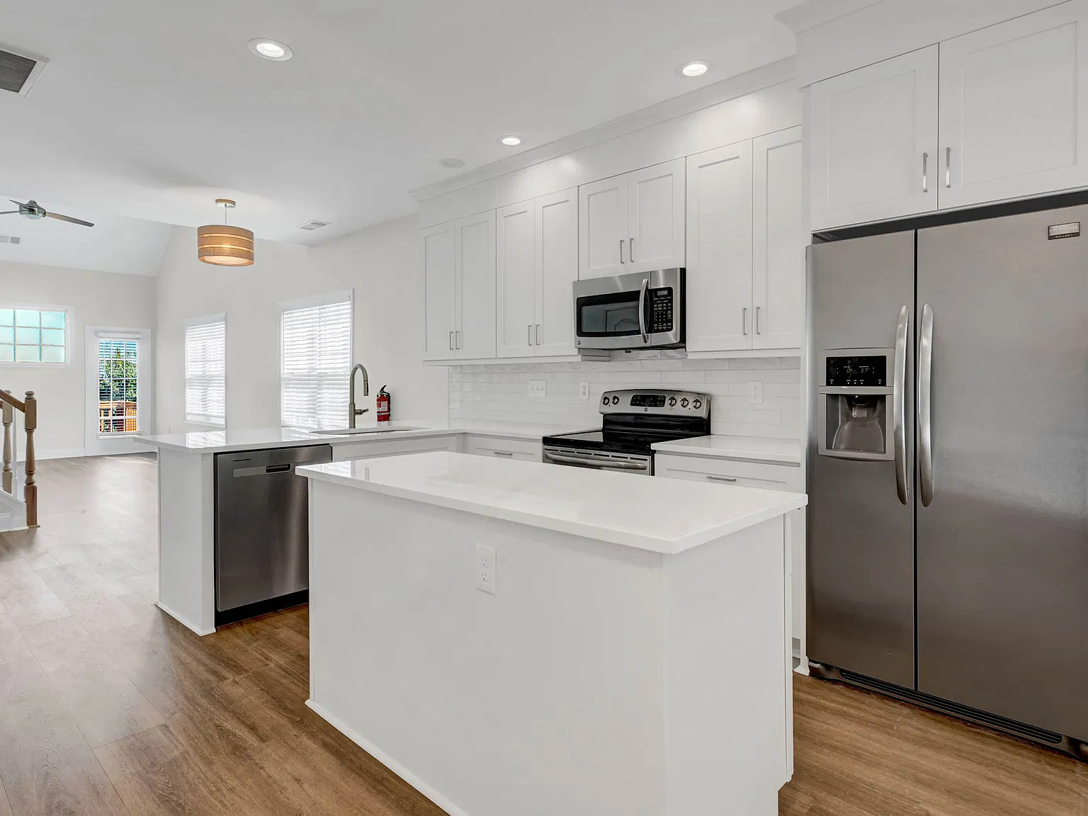 3 bed, 2.5 bath, 1725 sqft, $2,350 — Photo 3