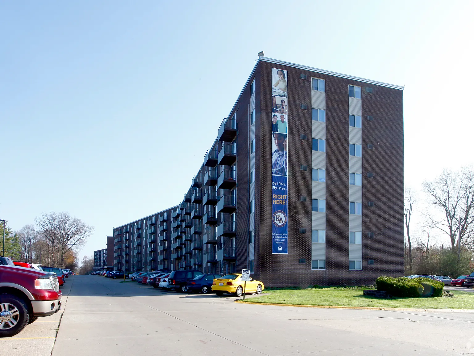 College Towers Apartments — Photo 1