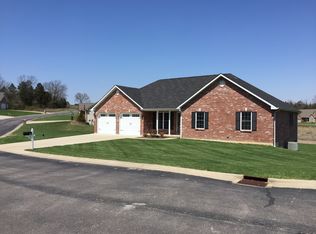 409 Gnarlyvine Ct, Washington, MO 63090