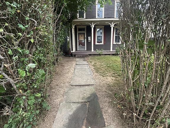 3rd image of 426 Louisa St