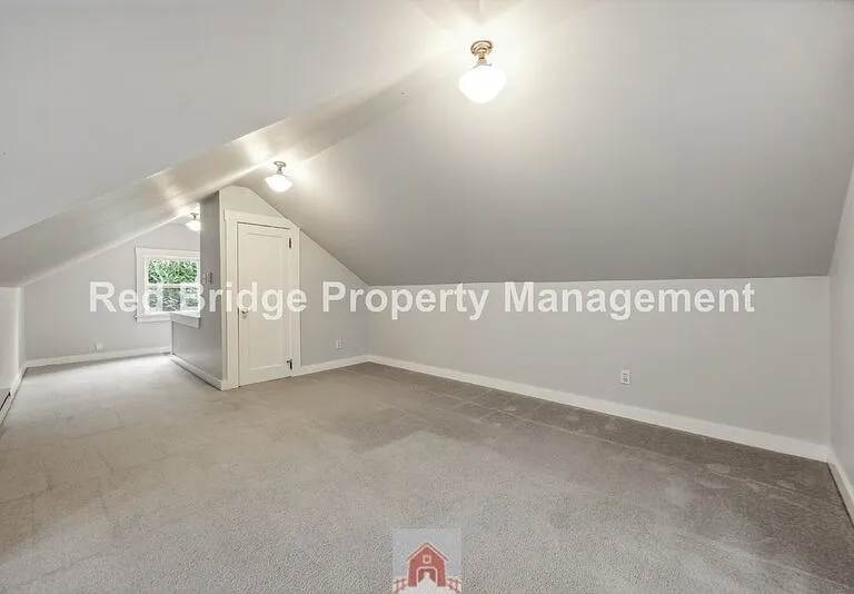 2619 NE Flanders St — Photo 26