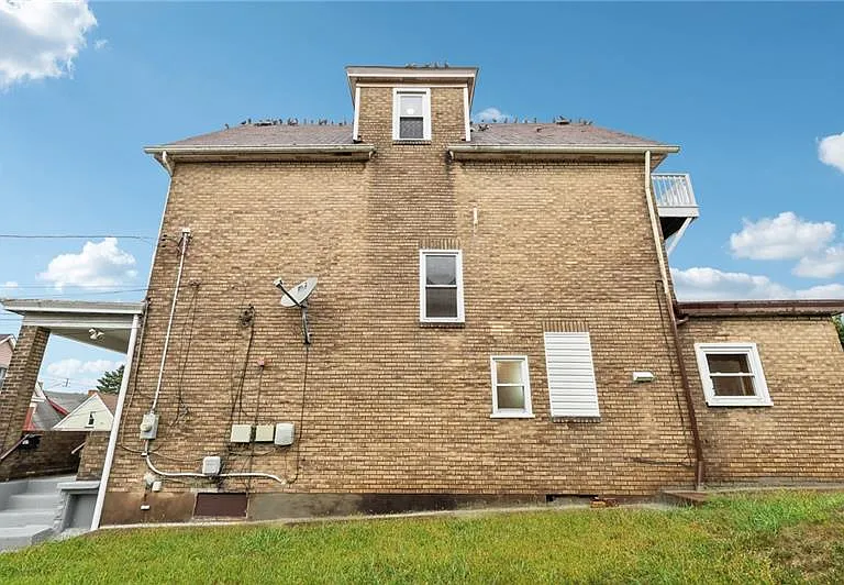 328 James St — Photo 47