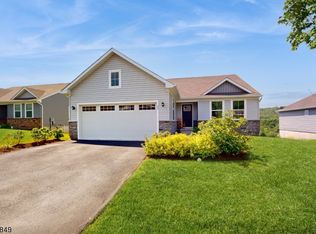 23 Coventry Rd, Hamburg, NJ 07419