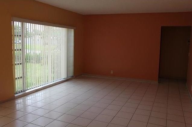 2nd image of 1240 Nightingale Ave