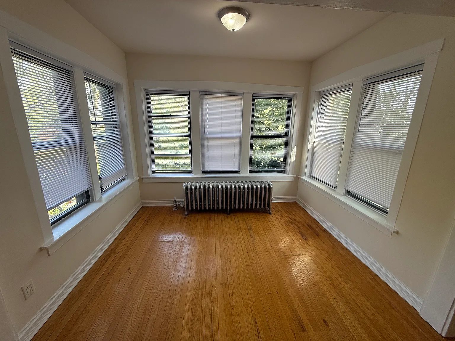 2 bed, 1300 sqft, $2,100 — Photo 2