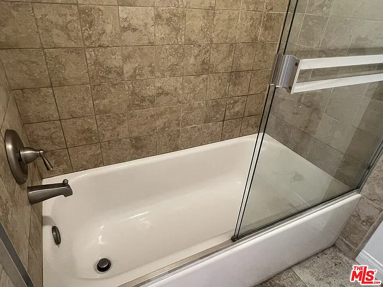 6000 Canterbury Dr #6000D212 — Photo 33