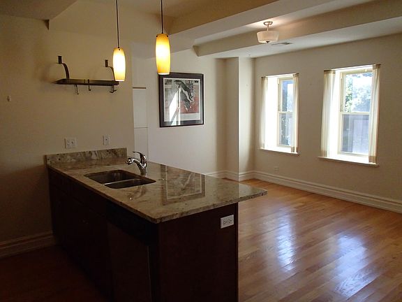 4th image of 1470 W Carmen Ave APT 101