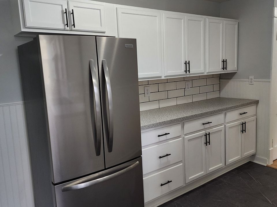 Other side of the kitchen, lots of cabinet space