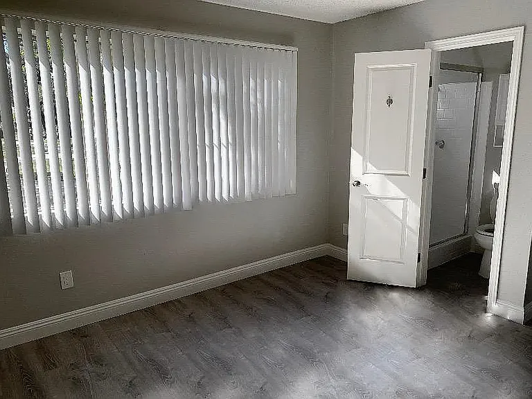 3X2 MASTER BEDROOM (REMODELED)