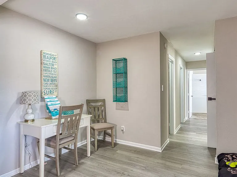 Bayville Apartments — Photo 20