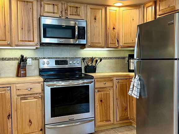 3rd image of 1553 Eielson St