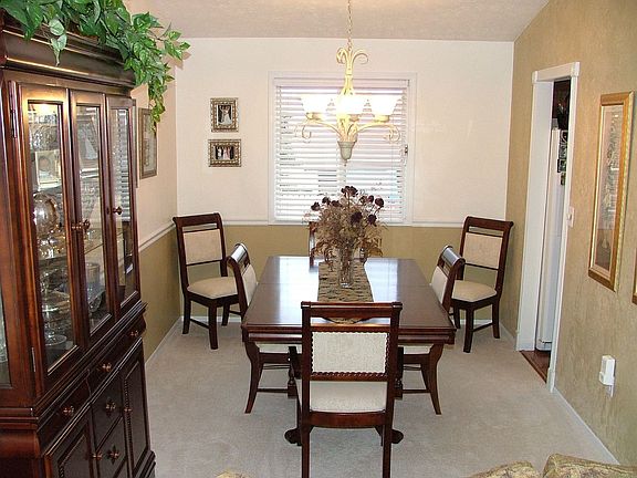 3rd image of 391 Woodlake Dr