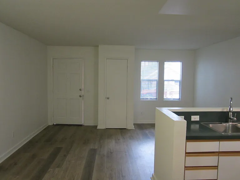 222 W Micheltorena St #8 — Photo 4