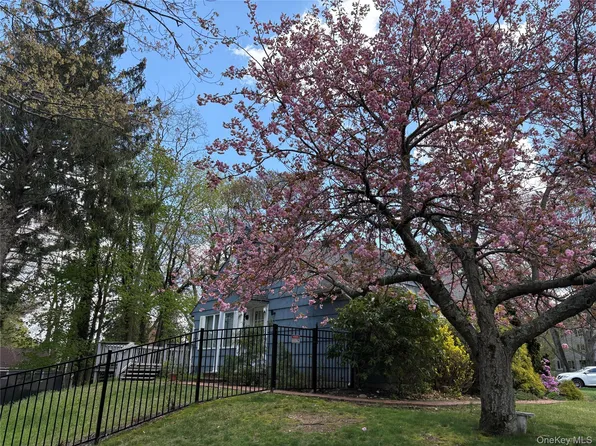 19 Nursery Road, Melville, NY 11747