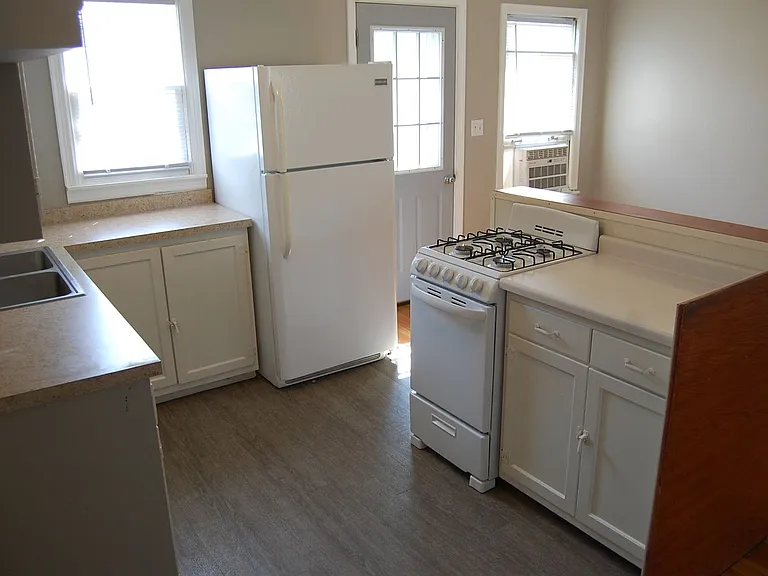 2620 Sumner St — Photo 6