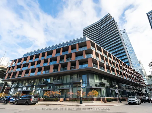 20 Bruyeres Mews, Toronto, ON M5V 0G8