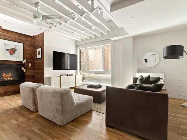 414 West 51st Street image 1 of 12