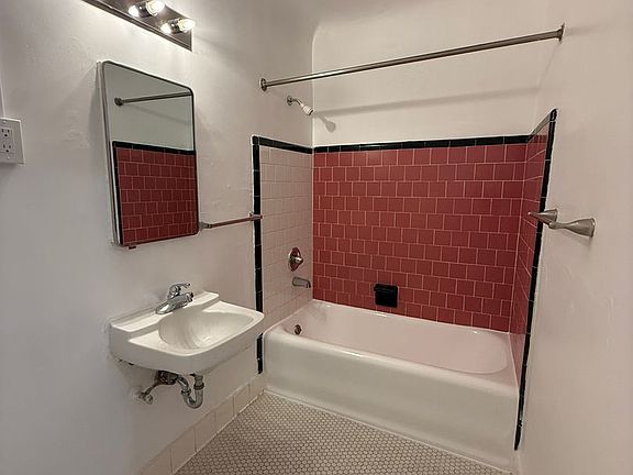 5th image of 2486 NW Westover Rd APT 205