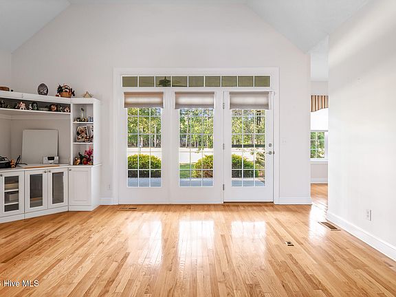 4th image of 402 Lockwood Lane SW