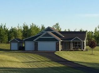 649 Roberts Ln, Hudson, WI 54016