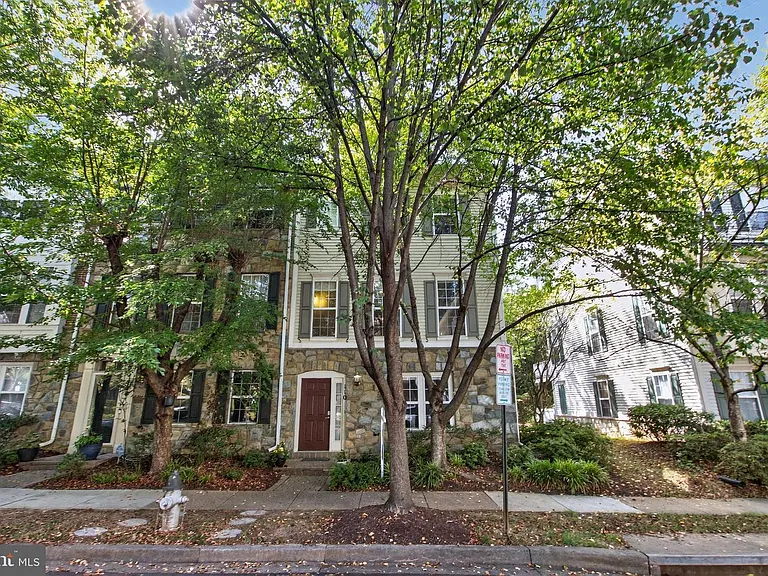 110 Elmcroft Blvd — Photo 1